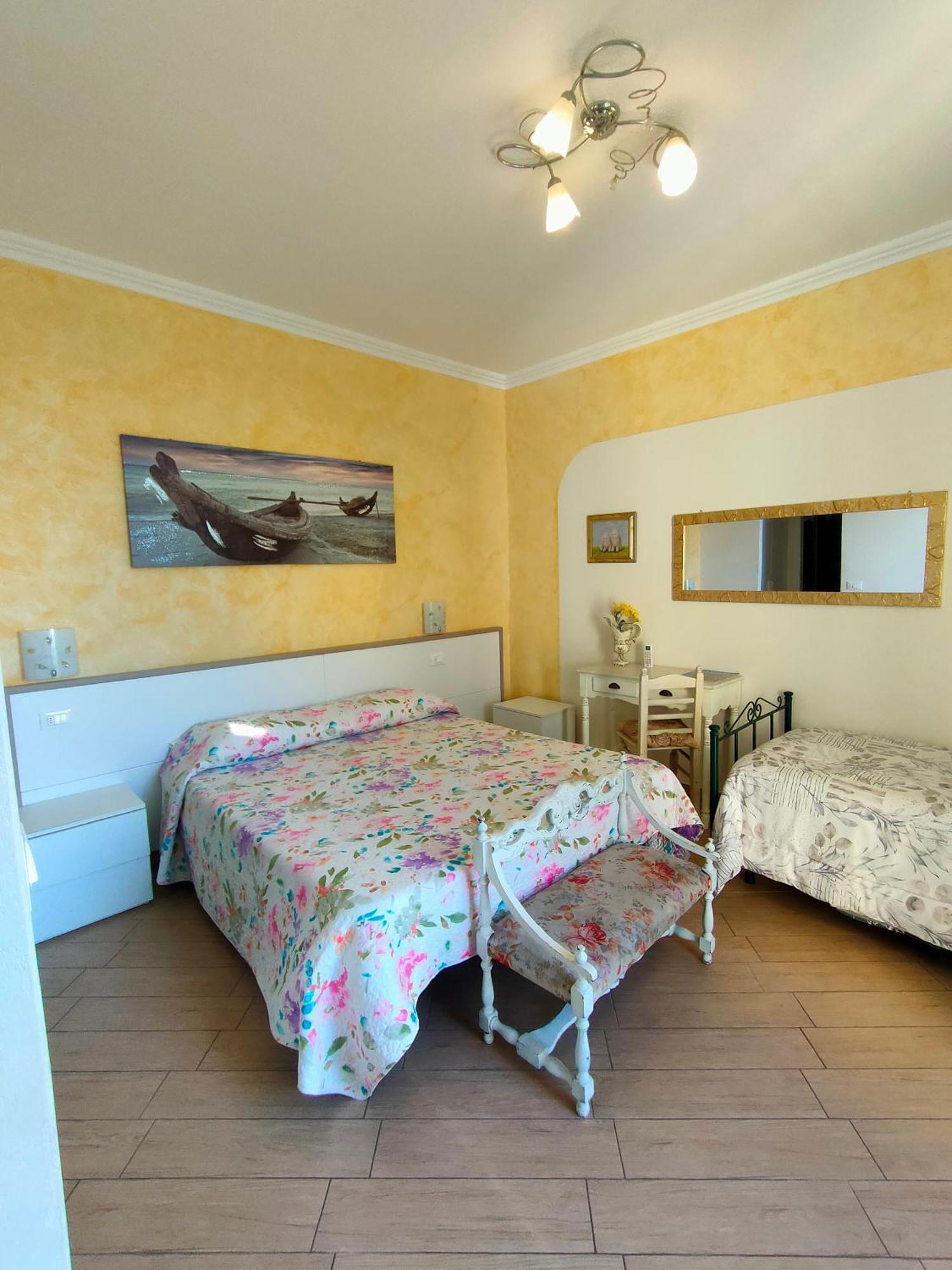 Отель La Casa Del Sole Санремо Экстерьер фото